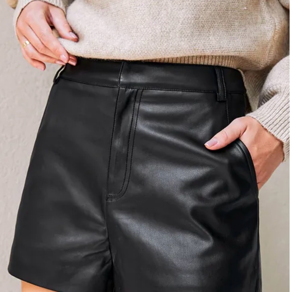 Truth box shorts SIZE  M black. wrong size. never worn. Purchased Cupshe